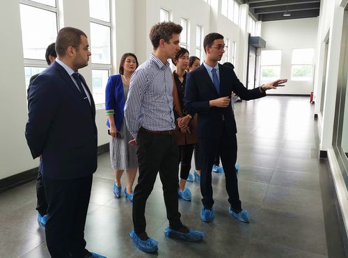 英國(guó)領(lǐng)事館馬修先生參觀潤(rùn)盈生物